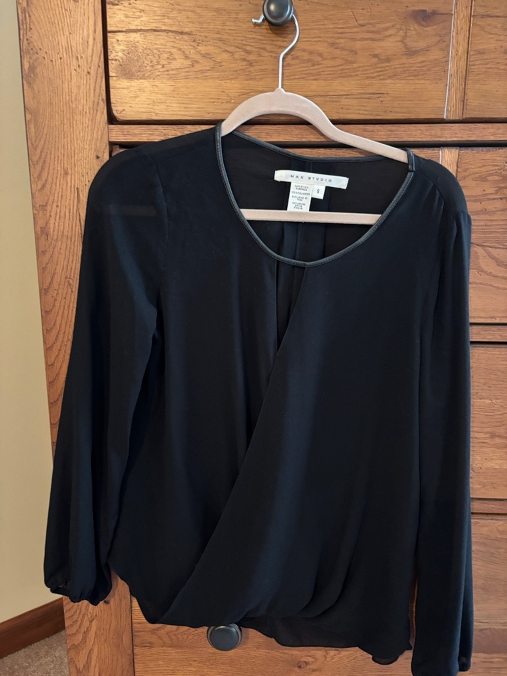 Max Studio Black Long-Sleeve Keyhole Back Blouse